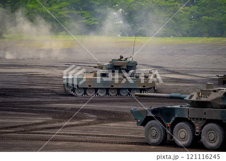 中部・陸上自衛隊・富士学校記念行事・制圧した前線へ兵員を送る89式装甲戦闘車・静岡県小山町(2) 中部・陸上自衛隊・富士学校記念行事・制圧した前線へ兵員を送る89式装甲戦闘車・静岡県小山町(2) 121116245