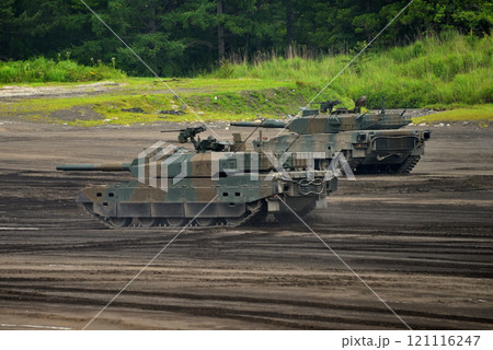 中部・陸上自衛隊・富士学校記念行事・制圧した前線を守備する10式戦車と90式戦車・静岡県小山町(1) 中部・陸上自衛隊・富士学校記念行事・制圧した前線を守備する10式戦車と90式戦車・静岡県小山町(1) 121116247