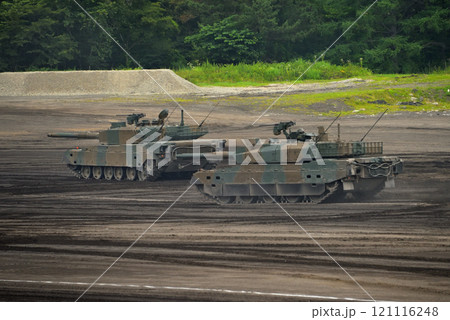 中部・陸上自衛隊・富士学校記念行事・制圧した前線を守備する10式戦車と90式戦車・静岡県小山町(2) 121116248