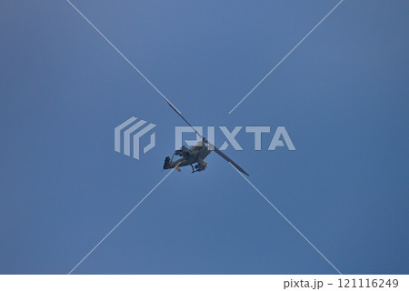 中部・陸上自衛隊・上空から敵勢力の反撃に備える対戦車ヘリコプターAH-1Sコブラ・静岡県小山町(1) 121116249