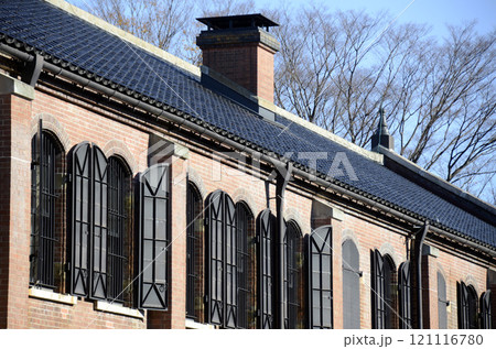 赤レンガと窓 121116780