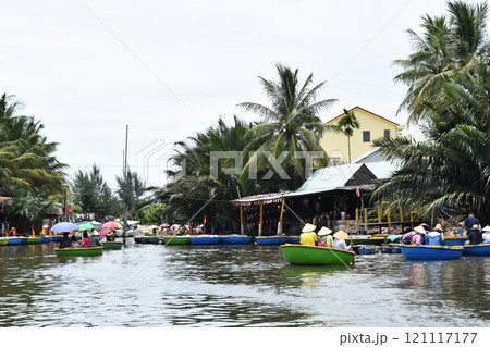 ベトナム・ホイアンでココナッツボードに乗ろう！ 121117177