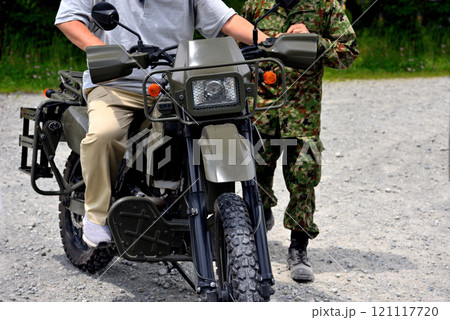 中部・陸上自衛隊・富士学校記念行事の展示車両・戦場の忍者、偵察用オートバイのイメージ・静岡県小山町 121117720