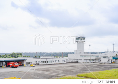 石雲院展望デッキから見た富士山静岡空港の風景(静岡県) 石雲院展望デッキから見た富士山静岡空港の風景(静岡県) 121118464