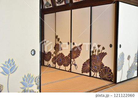 青蓮院 華頂殿 襖絵の蓮(京都市東山区) 青蓮院 華頂殿 襖絵の蓮(京都市東山区) 121122060