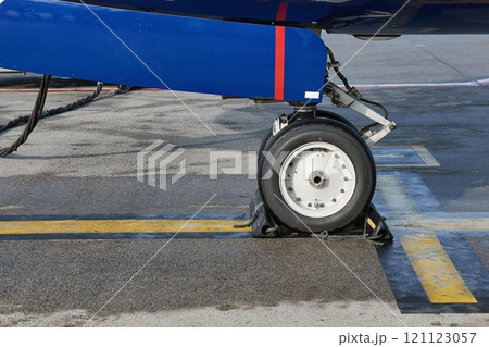 Landing Gear of an Aircraft Landing Gear of an Aircraft 121123057