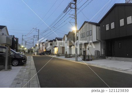 住宅地 日暮れ 住宅地 日暮れ 121123830