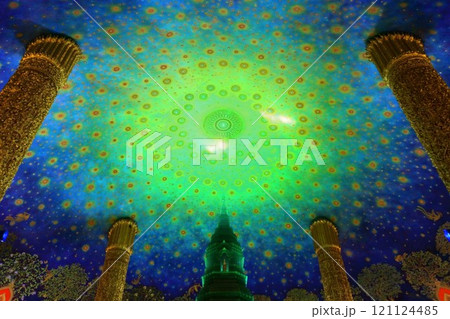 バンコクのワット・パークナム・パーシーチャルーン バンコクのワット・パークナム・パーシーチャルーン 121124485