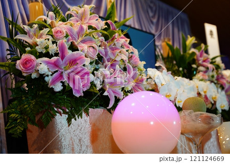 お洒落な花祭壇 121124669