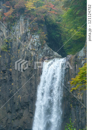 苗名滝の水しぶき 121124782