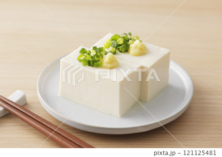 小葱と生姜を乗せた絹豆腐の冷奴 小葱と生姜を乗せた絹豆腐の冷奴 121125481