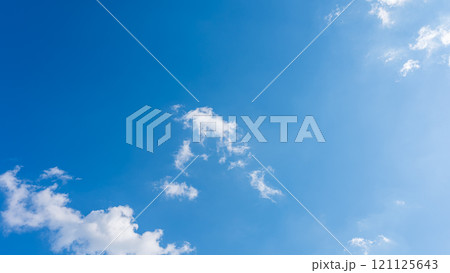 青空に流れる白い雲 青空に流れる白い雲 121125643
