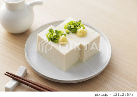 小葱と生姜を乗せた絹豆腐の冷奴 121125678