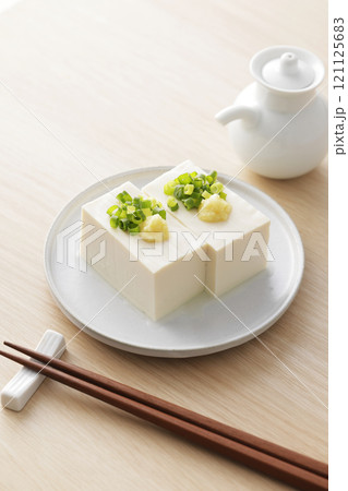 小葱と生姜を乗せた絹豆腐の冷奴 121125683