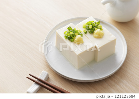 小葱と生姜を乗せた絹豆腐の冷奴 121125684