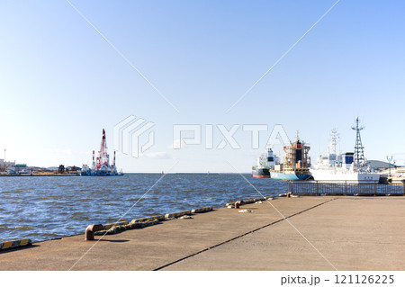 北海道、釧路港の風景 121126225