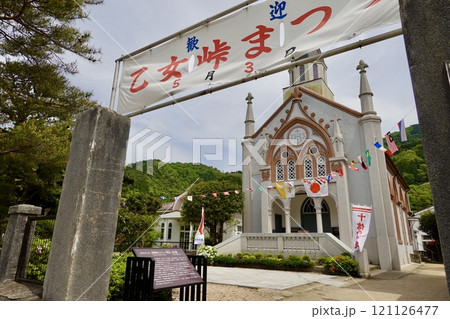 津和野 殿町通り 津和野カトリック教会に乙女峠まつりの横断幕が架かる風景 島根県鹿足郡津和野町 津和野 殿町通り 津和野カトリック教会に乙女峠まつりの横断幕が架かる風景 島根県鹿足郡津和野町 121126477