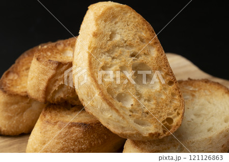 トーストしたバゲット トーストしたバゲット 121126863