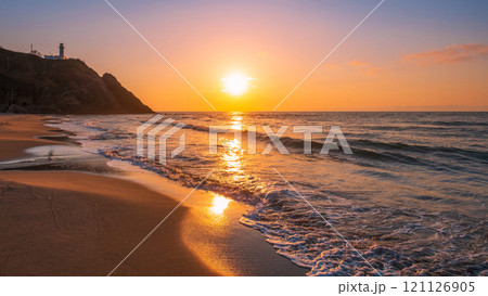 角田浜の夕暮れ 121126905