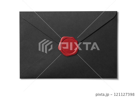 シーリングワックスで封をされた黒い封筒 シーリングワックスで封をされた黒い封筒 121127398