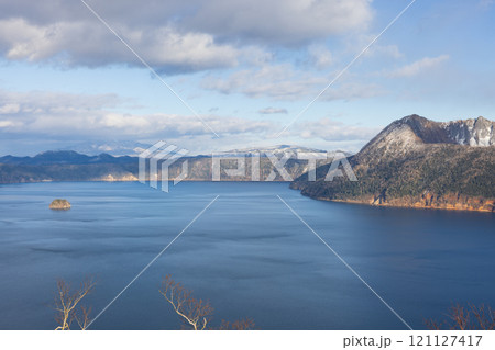 北海道、冬の摩周湖の景色 121127417