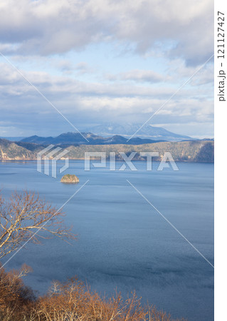 北海道、冬の摩周湖の景色 121127427