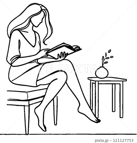 カフェで本を読む女性 121127753