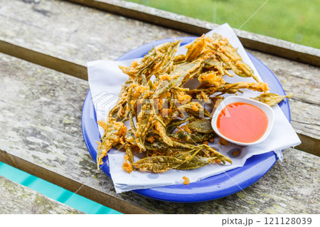 Tea leaves fried 121128039