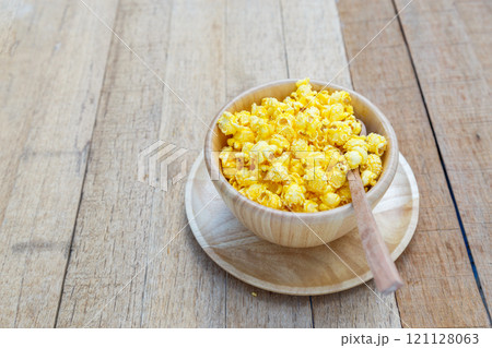 Popcorn cheese salty taste 121128063