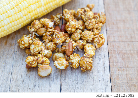 Popcorn caramel mix macadamia and almond taste Popcorn caramel mix macadamia and almond taste 121128082