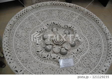 ヨルダン、アンマン、ジャバル・アル・カラア（城塞の丘）、ヨルダン考古学博物館、風呂のドーム装飾 121129235