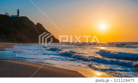 角田浜の夕暮れ 121129475