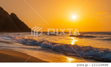 角田浜の夕暮れ 121129499