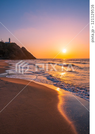 角田浜の夕暮れ 121129516