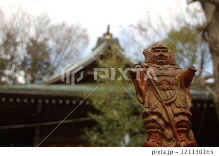 破損していて管理者不在の仏教の守護神 毘沙門天 121130165