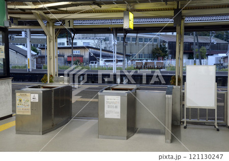 駅の改札 121130247