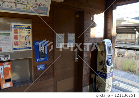 無人駅の改札 121130251