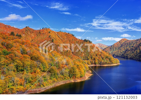 秋の奥只見湖 121132003