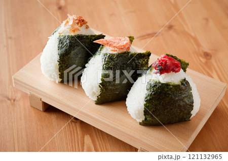 おにぎり(梅・鮭・おかか) おにぎり(梅・鮭・おかか) 121132965
