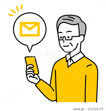 スマートフォンにメールが届く年配の男性 スマートフォンにメールが届く年配の男性 121134175