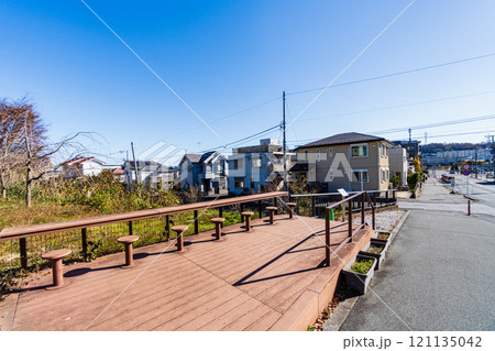 住宅街のプチ緑地　豊田駅南口　矢崎橋やすらぎ処　緑の環境シンボルガーデン 121135042