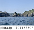 気持ちのいい快晴の日の空と海と島 121135307