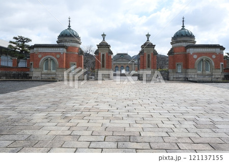 京都国立博物館の正門 京都国立博物館の正門 121137155