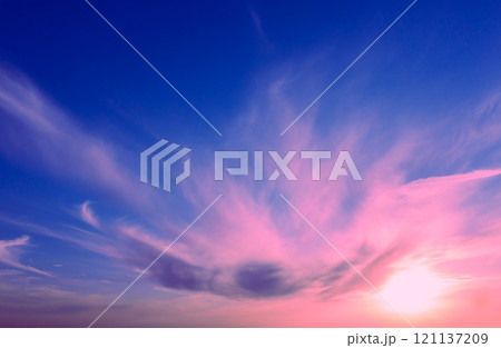 Pink-blue sky at sunset. Gradient color. Sky texture. Abstract nature background 121137209