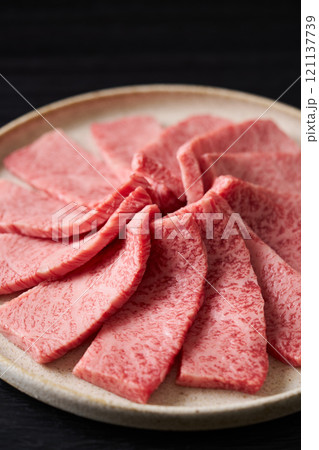 国産和牛　焼肉用　霜降り 121137739