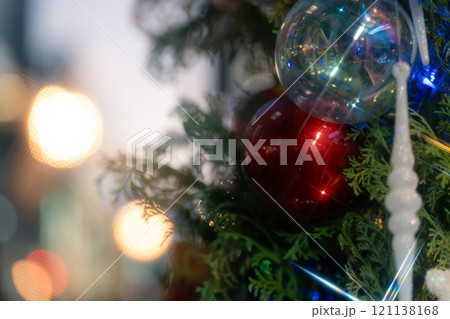 12月のクリスマスシーズンの街並み 121138168