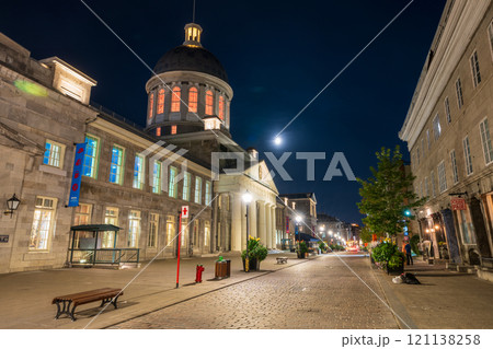 Montreal, Quebec, Canada - August 18 2021 : Night view of Saint Paul Street (Rue Saint-Paul) in Old Montreal. Bonsecours Market (Marche Bonsecours). Montreal, Quebec, Canada - August 18 2021 : Night view of Saint Paul Street (Rue Saint-Paul) in Old Montreal. Bonsecours Market (Marche Bonsecours). 121138258