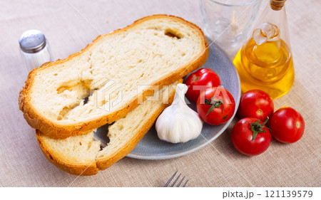Toasted bread, tomatoes, garlic and olive oil for Catalan tapas Pan con tomate 121139579