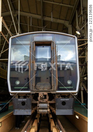 建屋に納まる817系電車(JR九州) 建屋に納まる817系電車(JR九州) 121139686