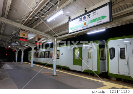 JR東日本磐越西線の喜多方駅から野沢駅までの早朝風景(2022年12月) 121141120